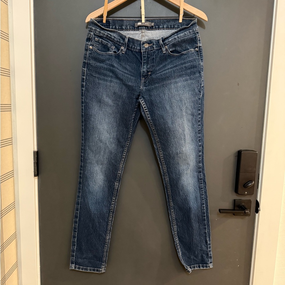 Women’s Classic Blue Levi’s Skinny Jeans, size 11